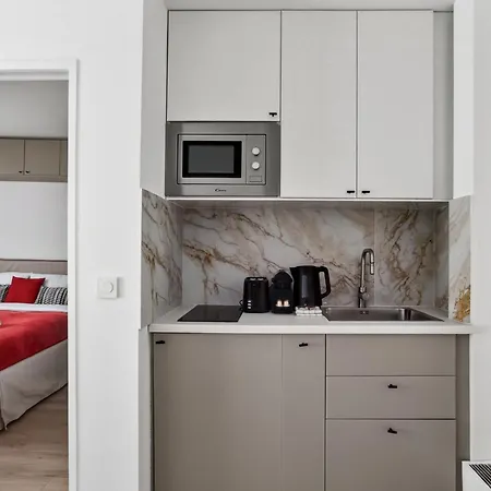 Branded New - Well Designed - 1br In 20 Apartment